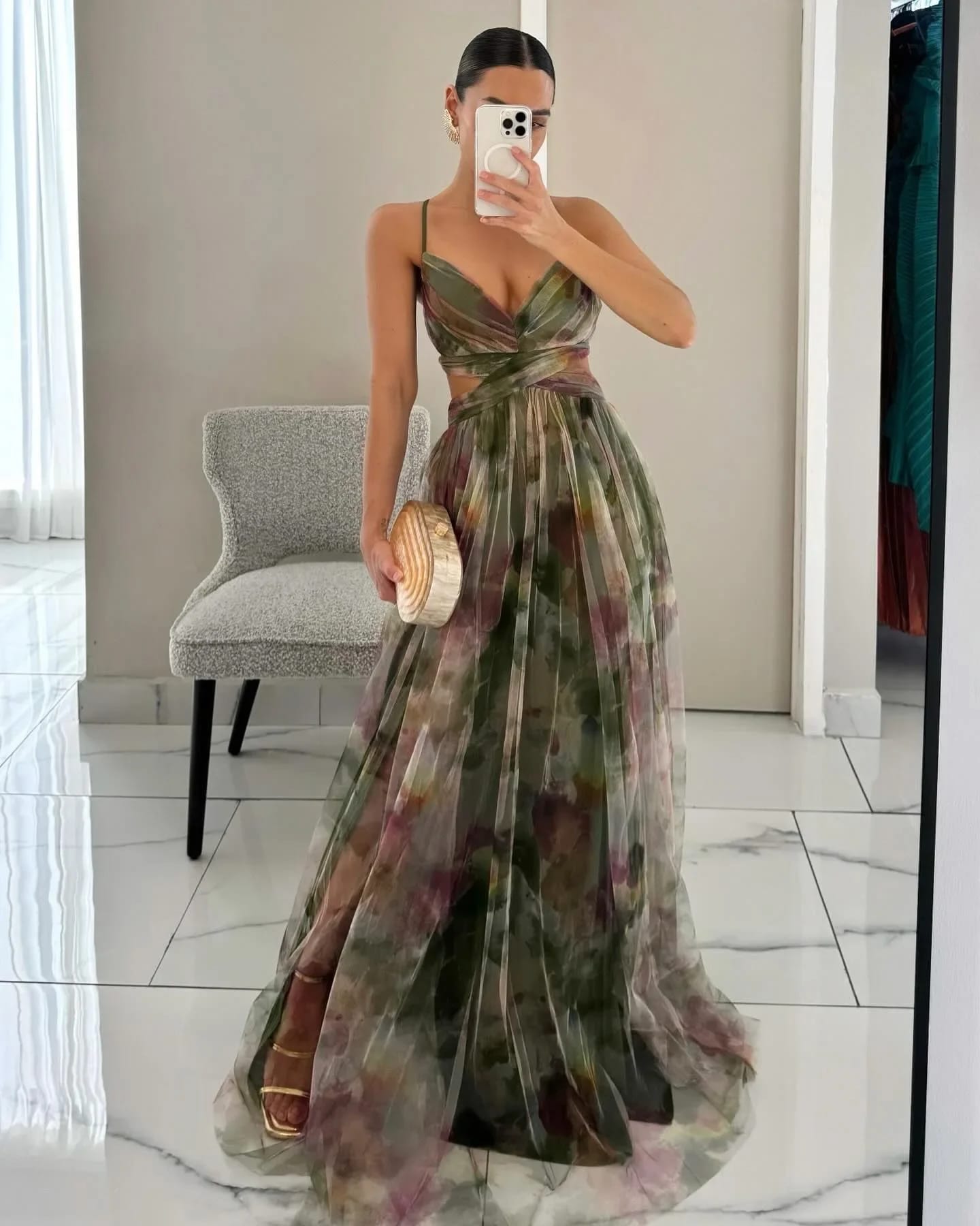 Vestido Largo de Fiesta o Club con Malla y Tirantes Delgados.